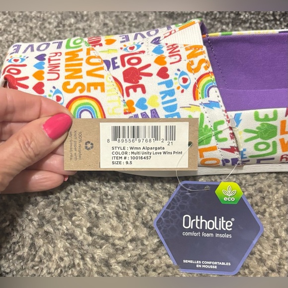 NWT TOMS Unity Love Wins Shoes - Picture 7 of 8